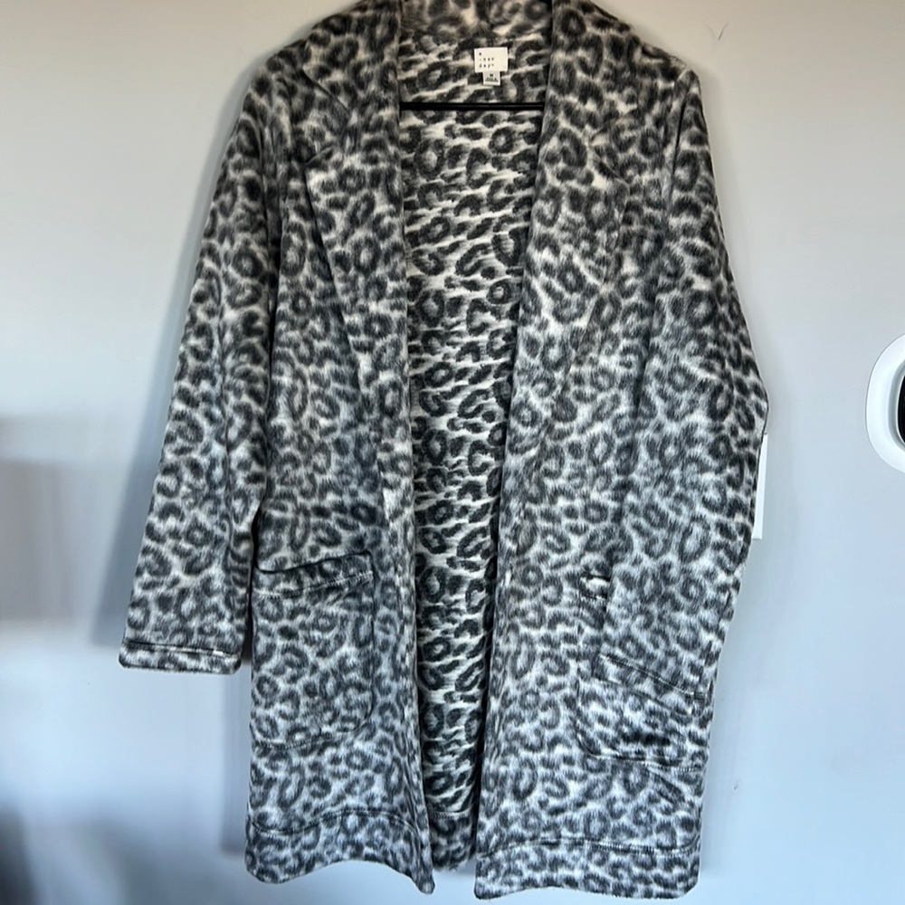 A new Day Snow leopard Car coat Med